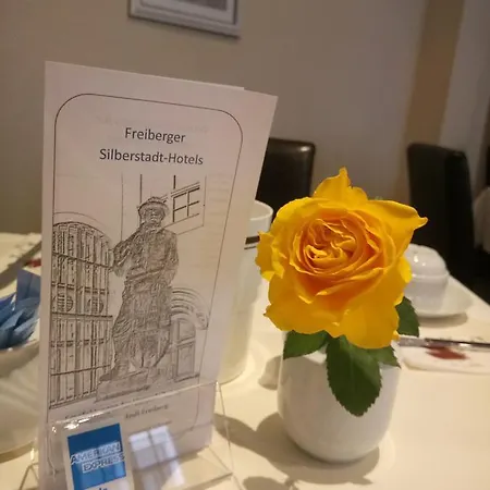 Hotel Am Obermarkt 3*